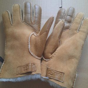 NWT UGG men shearling suede tech gloves, size M